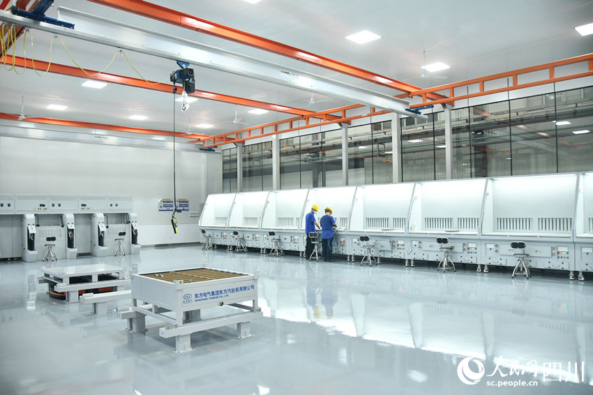 海内首个燃机智慧制造基地高温透平叶片精铸数字化产线。人民网 赵祖乐摄